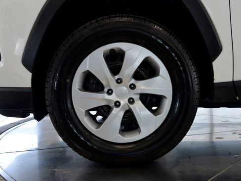 Used 2019 Toyota RAV4 LE FWD image 10