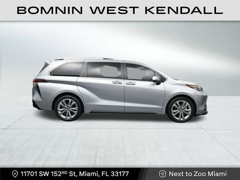 Used 2023 Toyota Sienna Platinum image 6
