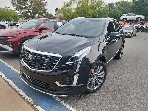 Used 2025 Cadillac XT5 Premium Luxury FWD image 2