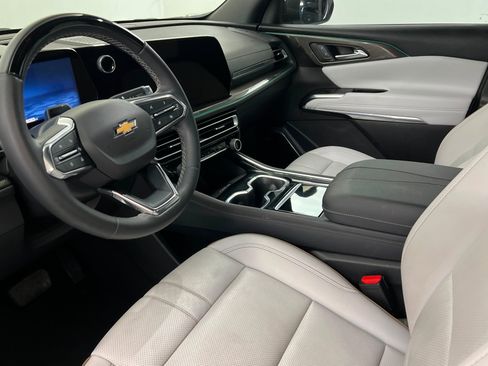 Used 2025 Chevrolet Traverse High Country image 16