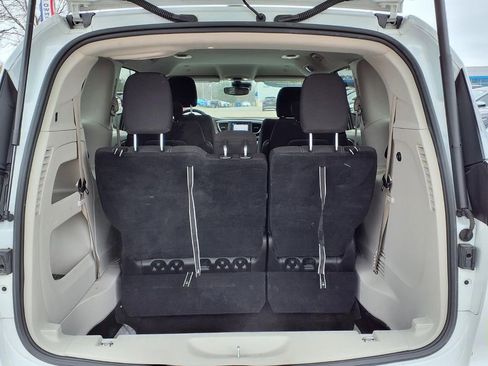 Used 2023 Chrysler Voyager LX image 10