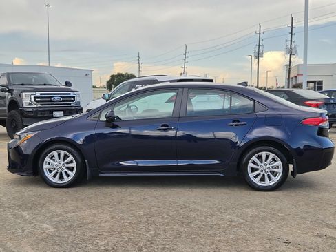 Used 2023 Toyota Corolla LE w/ LE Convenience Package FWD image 6