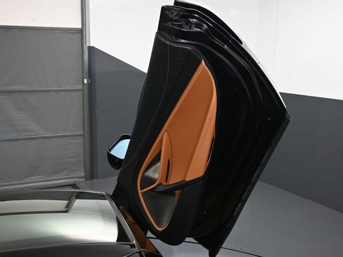 Used 2020 McLaren 720S Spider image 24