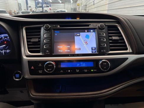 Used 2018 Toyota Highlander Limited Platinum image 18