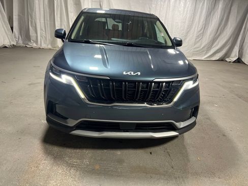 Used 2024 Kia Carnival EX FWD image 2