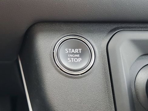 Certified 2025 Land Rover Defender 130 X-Dynamic SE AWD/4WD image 19