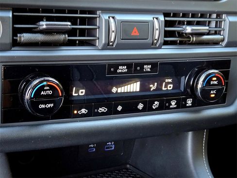 Used 2023 Nissan Pathfinder S image 21