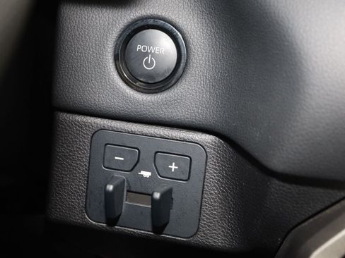 Used 2025 Toyota Tundra Limited AWD/4WD image 30