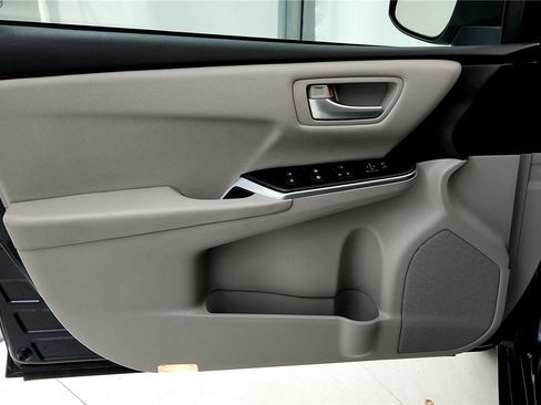 Certified 2017 Toyota Camry SE image 33