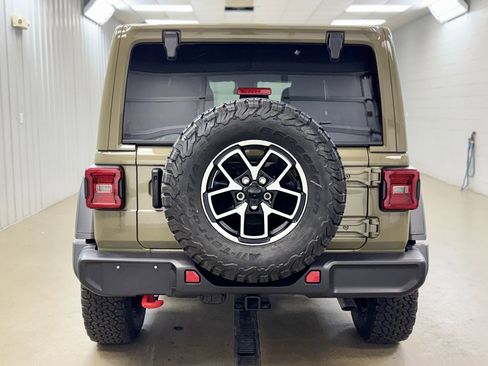 Used 2025 Jeep Wrangler Unlimited Rubicon image 6