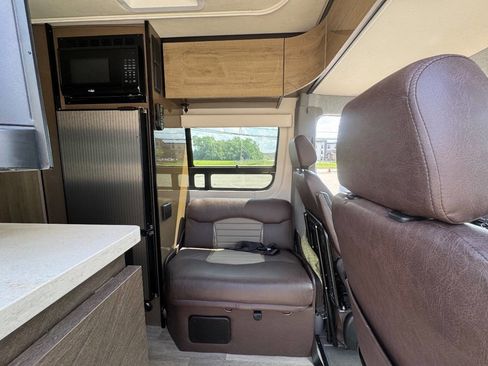 Used 2018 Mercedes-Benz Sprinter 3500 image 42