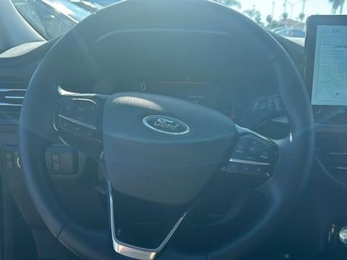 Certified 2025 Ford Escape SE w/ Class II Trailer Tow Package FWD image 19
