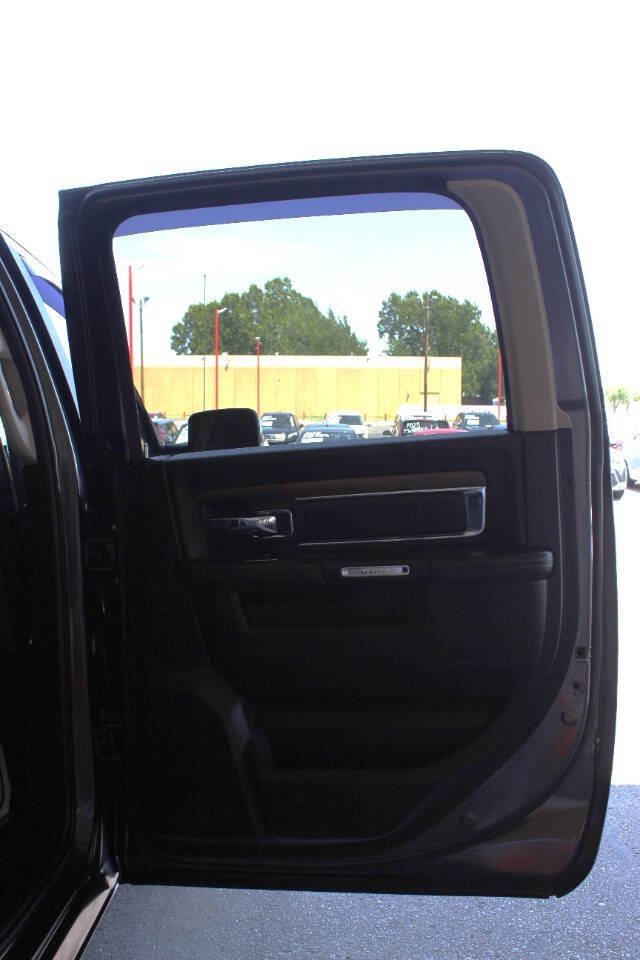 Used 2017 RAM 1500 Laramie w/ Convenience Group AWD/4WD image 12