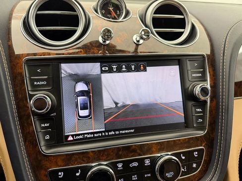 Used 2017 Bentley Bentayga AWD/4WD image 23