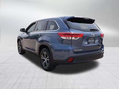 Used 2019 Toyota Highlander LE FWD image 5