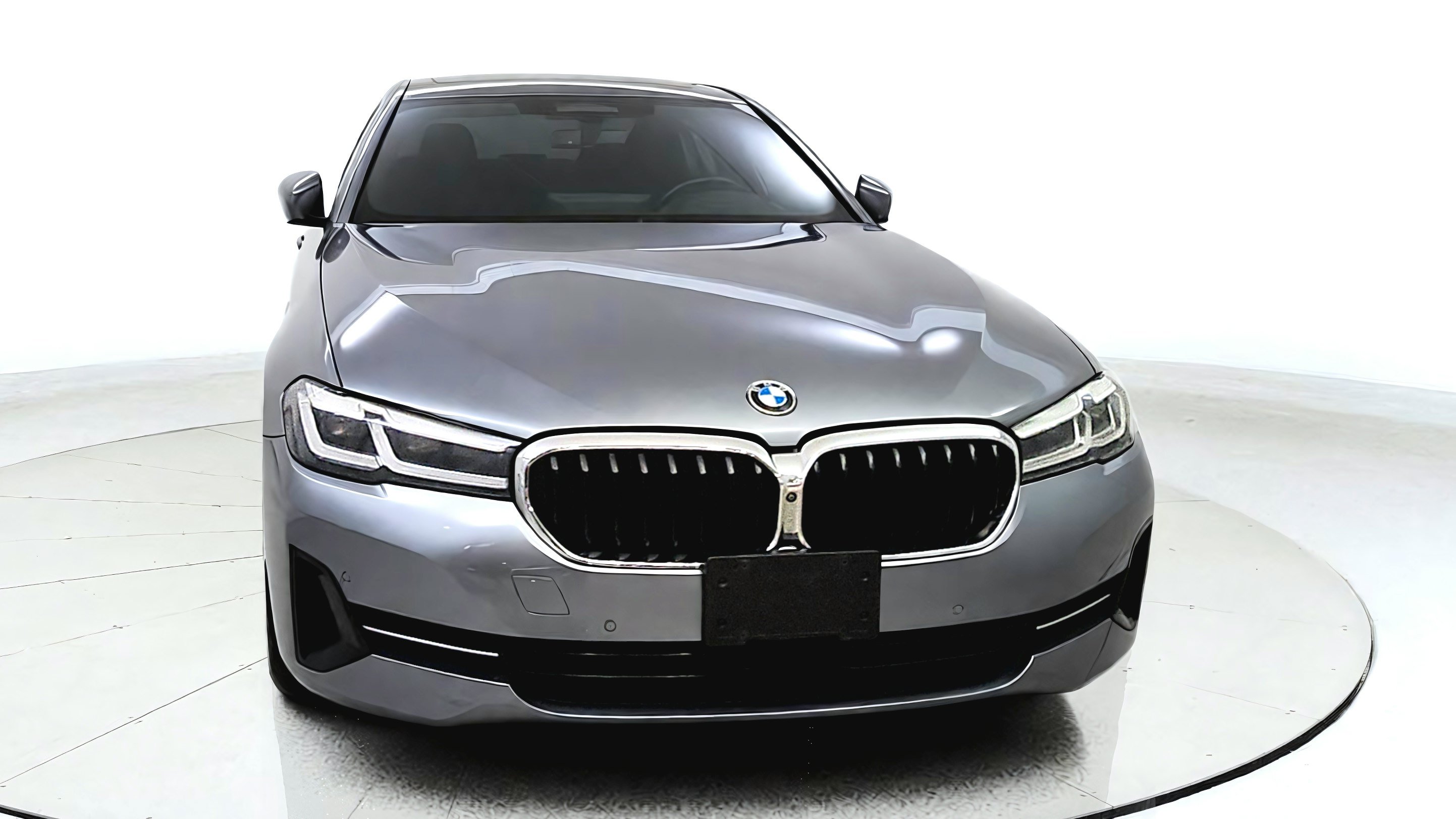 Used 2021 BMW 530e xDrive AWD/4WD image 2