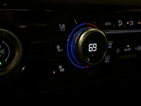 Certified 2022 GMC Sierra 1500 SLT w/ SLT Convenience Package image 33