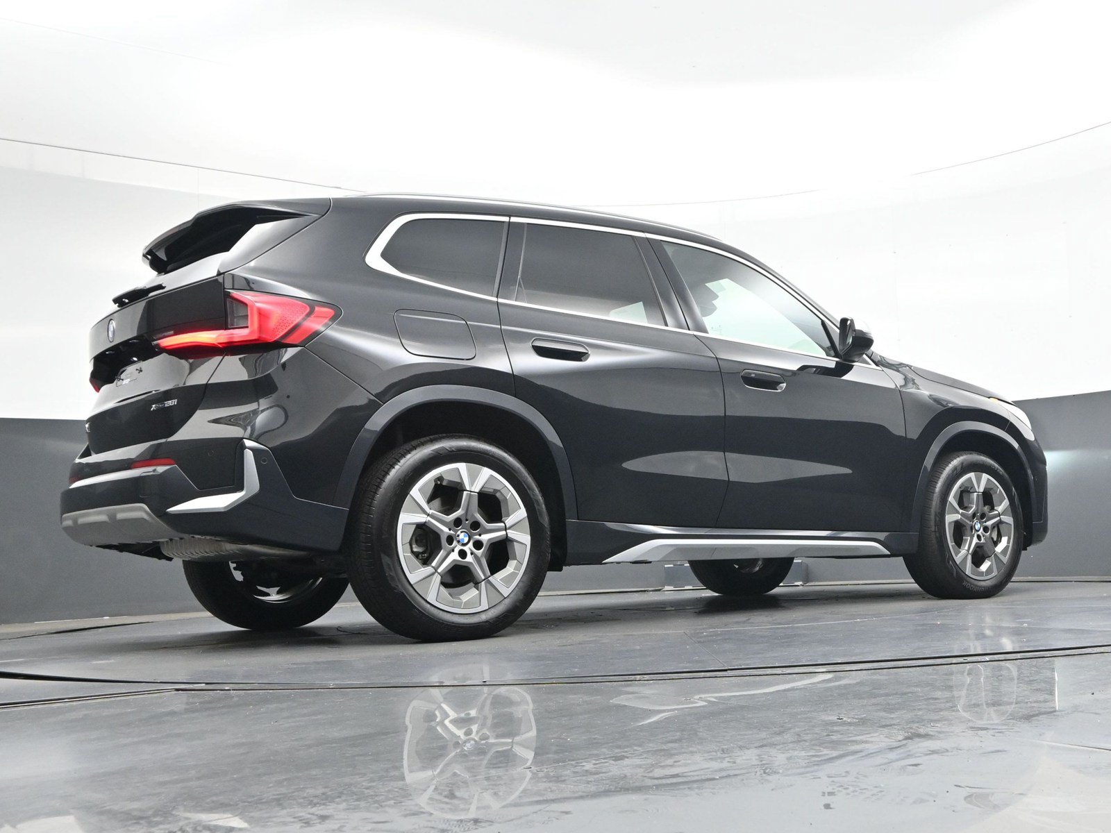 Used 2024 BMW X1 xDrive28i AWD/4WD image 45