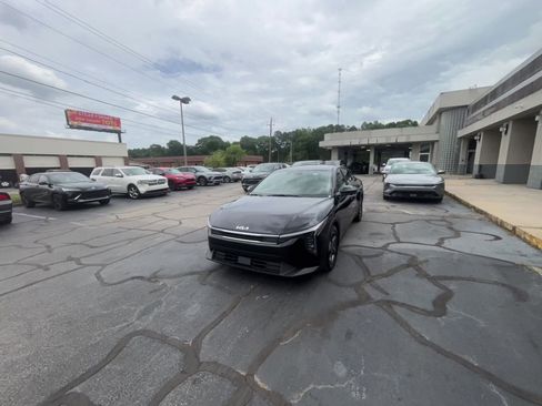 Used 2025 Kia K4 FWD image 16