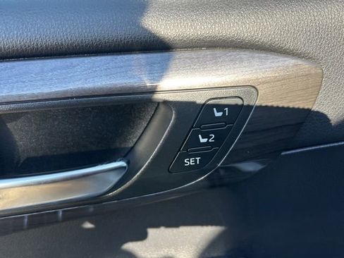 Used 2022 Toyota Highlander Limited FWD image 14