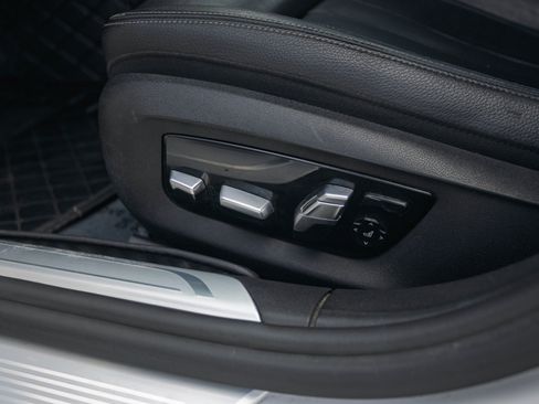 Used 2018 BMW 740i RWD image 21