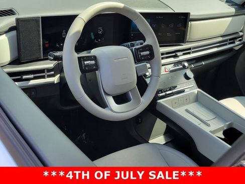 Used 2026 Hyundai Santa Fe SE FWD image 5