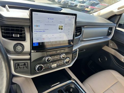 Used 2022 Ford Expedition Max XLT image 27