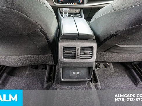 Used 2025 Nissan Rogue SV image 31