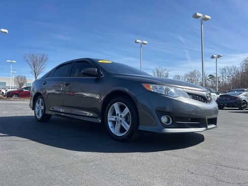 Used 2014 Toyota Camry SE image 3