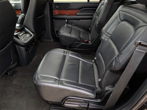 Used 2021 Lincoln Navigator Reserve image 27