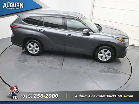 Used 2021 Toyota Highlander LE AWD/4WD image 35