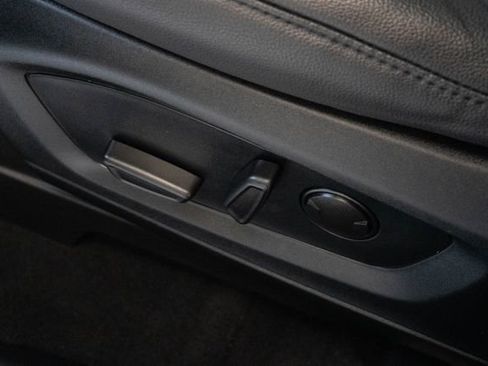 Used 2022 Ford Explorer Limited w/ Limited Technology Package image 19