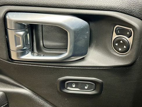 Used 2025 Jeep Wrangler Unlimited Sport AWD/4WD image 17