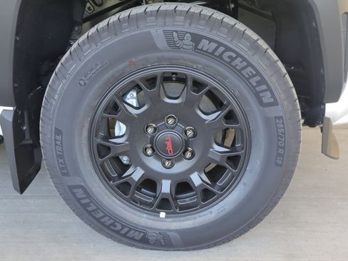 New 2026 Toyota 4Runner TRD Off-Road Premium AWD/4WD image 24