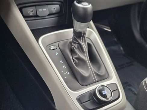 Certified 2025 Hyundai Venue SEL image 20