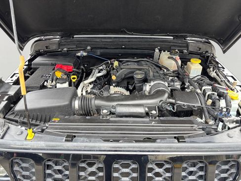 Used 2023 Jeep Gladiator Sport AWD/4WD image 9
