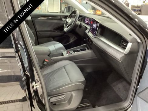 Used 2025 Volkswagen Tiguan SE w/ Panoramic Sunroof Package AWD/4WD image 10