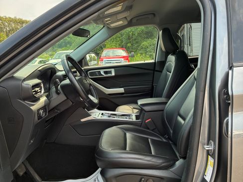 Used 2023 Ford Explorer XLT w/ Equipment Group 202A AWD/4WD image 6