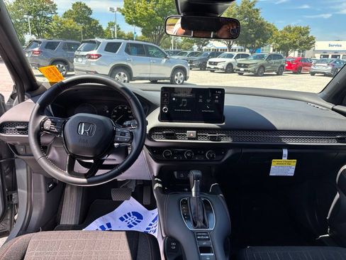 Used 2027 Honda HR-V Sport image 11