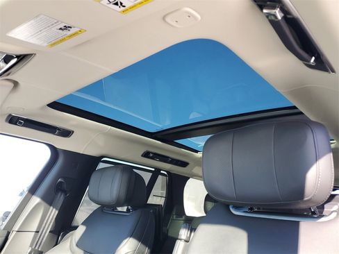 Used 2024 Land Rover Range Rover Autobiography image 13