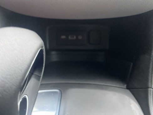 Used 2022 Chevrolet Equinox LS w/ LS Convenience Package image 24