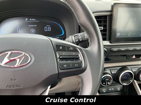 Used 2025 Hyundai Venue SEL FWD image 11