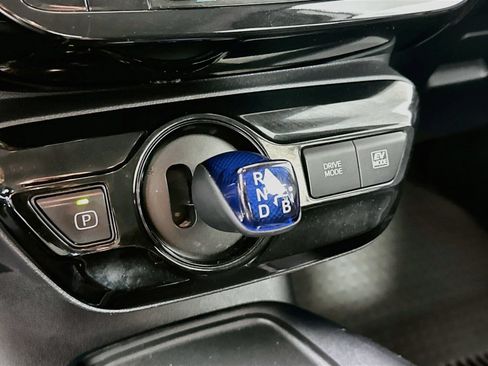 Used 2022 Toyota Prius L Eco FWD image 18