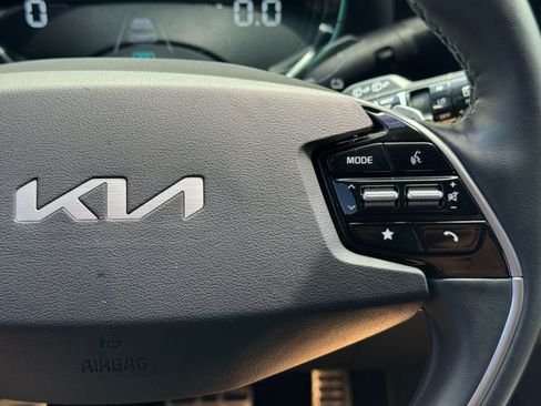 Used 2023 Kia Niro SX Touring FWD image 22