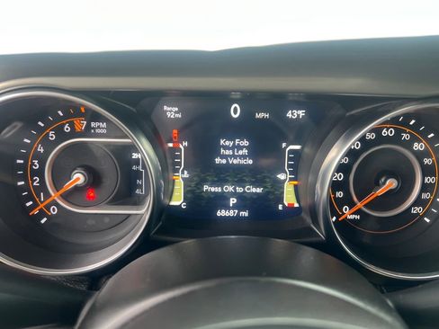 Used 2021 Jeep Gladiator Sport image 16