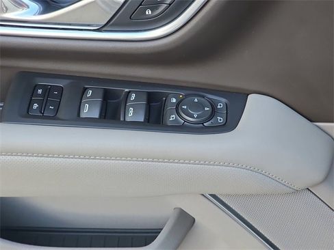 Used 2021 GMC Yukon SLT w/ SLT Luxury Plus Package image 32