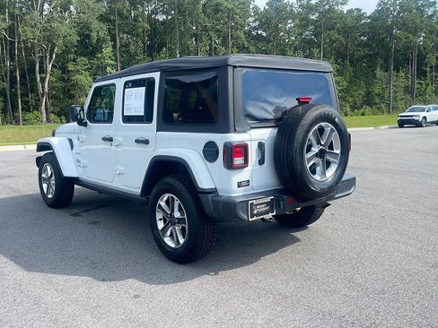 Used 2021 Jeep Wrangler Unlimited Sahara AWD/4WD image 6