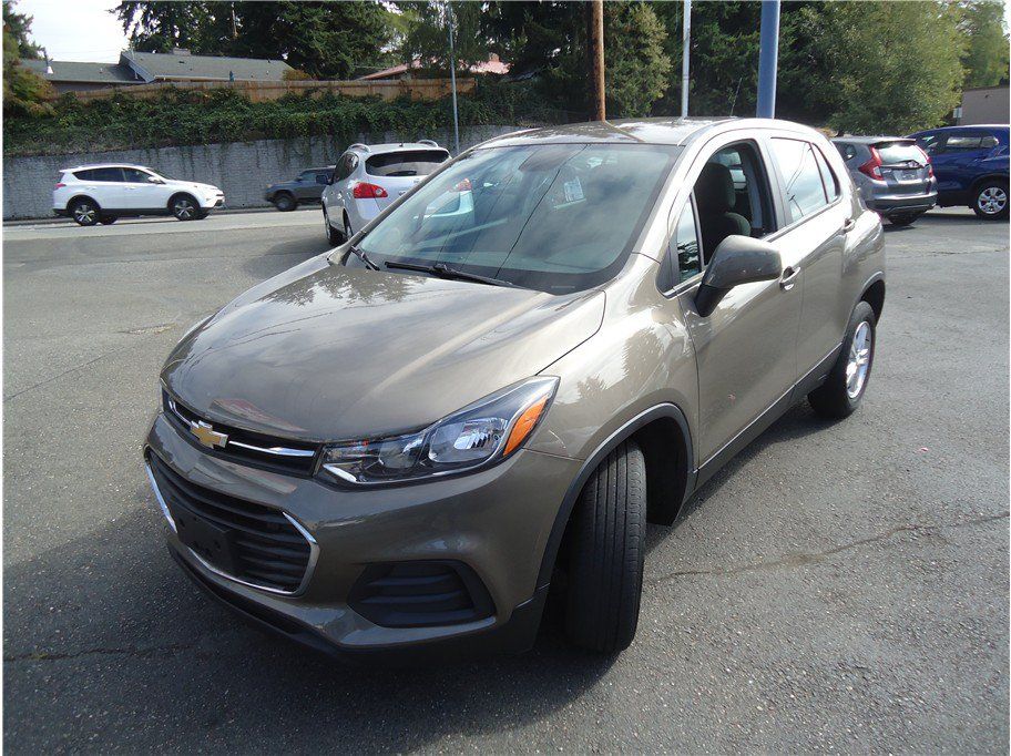 Used 2021 Chevrolet Trax LS AWD/4WD image 1