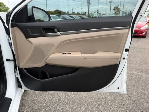 Used 2017 Hyundai Elantra Value Edition FWD image 27