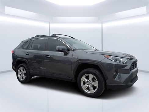 Used 2020 Toyota RAV4 XLE image 1